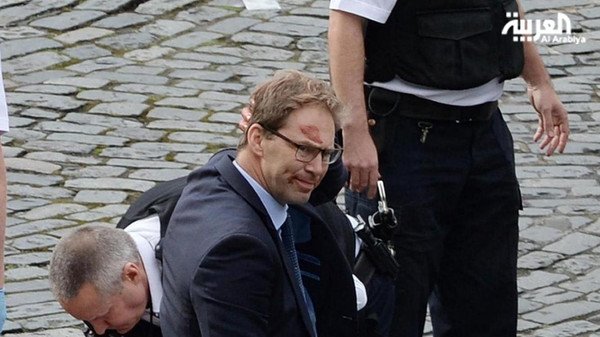 large وزير الذي حاول إنقاذ شرطي بهجوم برلمان لندن 282a7