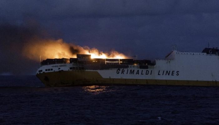 127 132309 oil spill coast france cargo ship materials sank 700x400 1